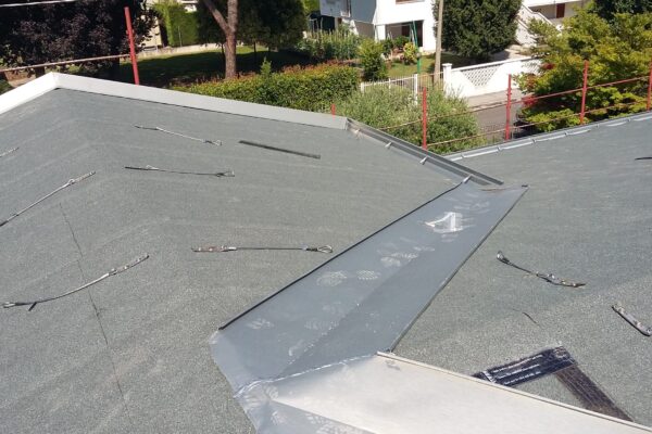 Taglioacqua e ganci per linea vita Taglioacqua e ganci per linea vita